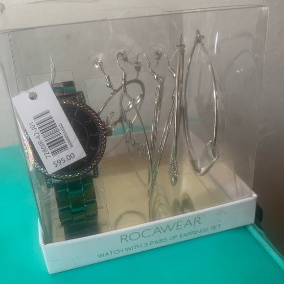 Rocawear Watch and 3 pairs of earrings set - Picture 6 of 6